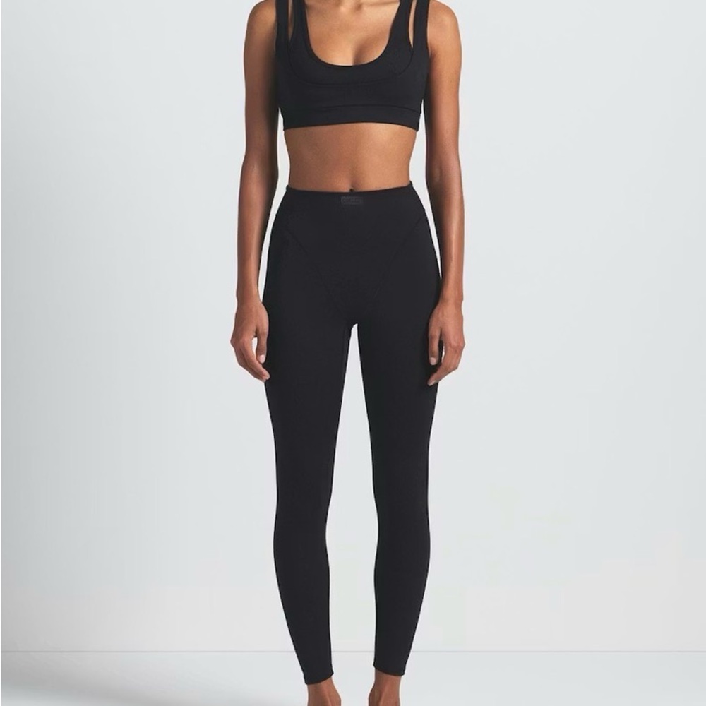 NikeSKIMS VLINE 26”LEGGING - Picture 3 of 6